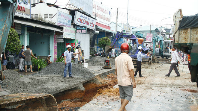 Hiện trường công trình hai công nhân bị đất vùi khi đang thi công đường cống thoát nước