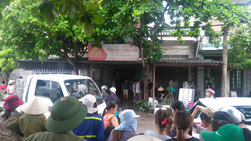 Hiện trường vụ nổ súng làm 2 người tử vong tại chỗ.