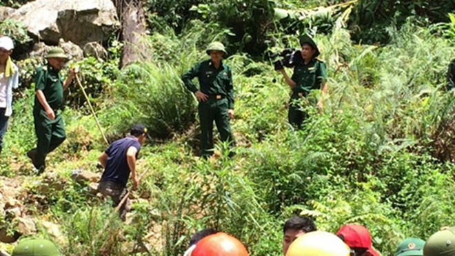 Đưa được một thi thể phu vàng ra khỏi hang Nước