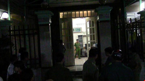 Công an khám nghiệm hiện trường