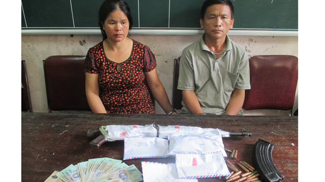 Hai đối tượng và tang vật tại CQĐT