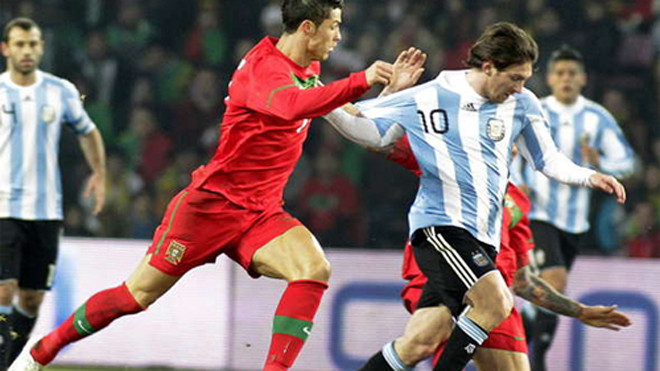 Trong khi Ronaldo vật vã ở Euro, Messi đang chói sáng tại Copa America.