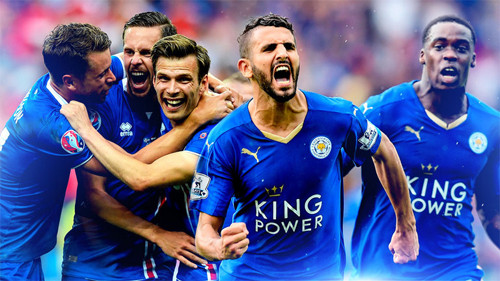 Cả hai đội đều mang áo màu xanh. Ảnh: Sky.