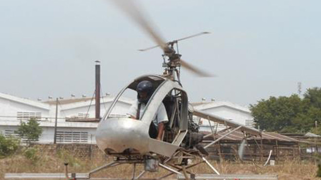 Máy bay "tự chế" của kỹ sư Bùi Hiển cất cánh