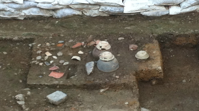 Một số hình ảnh hố khai quật. Ảnh: Hoàng Lam