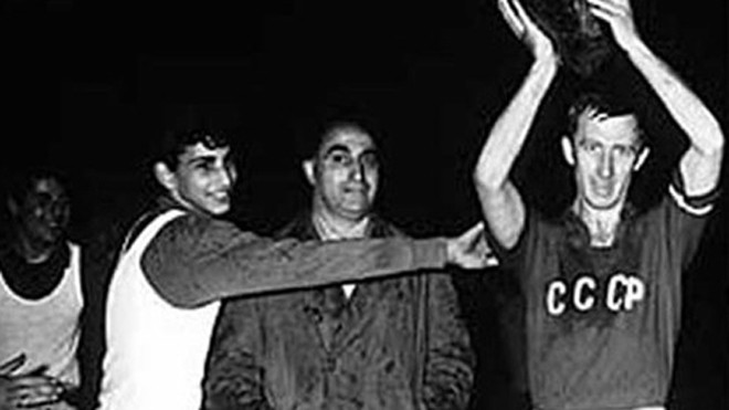 Liên Xô lên ngôi vô địch