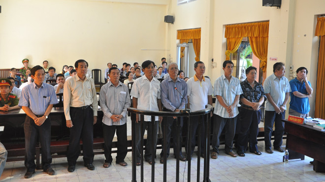 Các bị cáo tại phiên tòa sáng nay