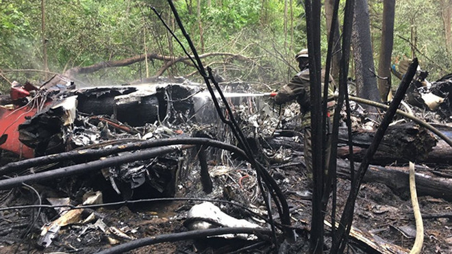 Máy bay đã bốc cháy sau khi gặp nạn (Ảnh: Sputnik)