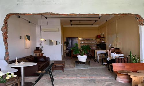 TP.HCM: Cửa tiệm cà phê đẹp như một bức tranh dành cho những teen mê không gian lãng mạn