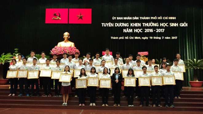 Các học sinh giỏi TP. HCM được tuyển dương