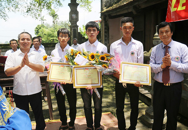 Dòng họ có 3 thủ khoa đại học năm 2017