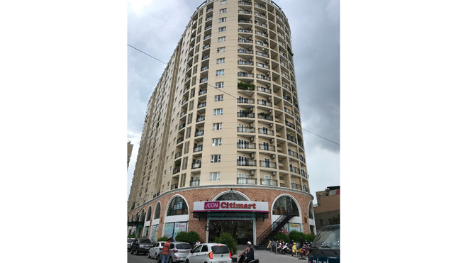 Sau hai năm vào ở cư dân bất ngờ khi chủ đầu tư xây dựng thêm tầng 18. Ảnh L.N