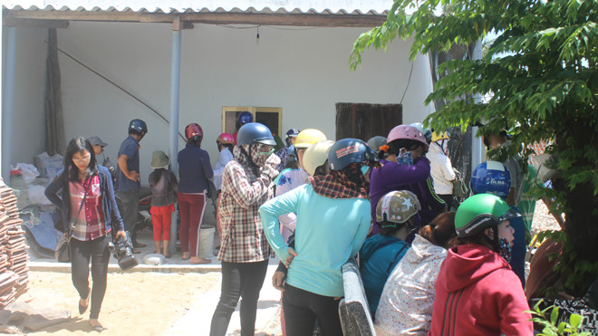 Lực lượng chức năng đang phong tỏa hiện trường để điều tra nguyên nhân