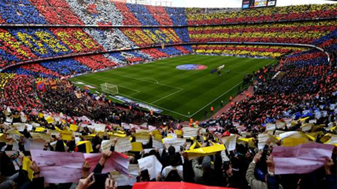Sự ủng hộ của khán giả là động lực để Barca kinh doanh thành công. Ảnh: Reuters