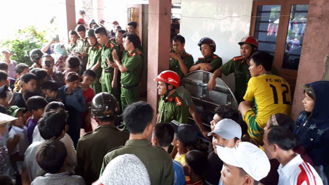 Nghi vấn bà Đào Thị Danh bắt cóc trẻ em, hàng trăm người dân vây người đàn bà này