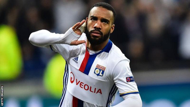 Alexandre Lacazette ở rất gần Arsenal