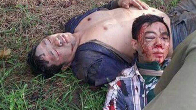 Hai cẩu tặc bị đánh, xe máy bị đốt cháy