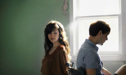 Sau cãi vã, tình cảm vợ chồng chị Trang nguội lạnh (Ảnh minh họa). 