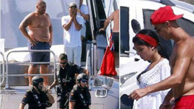 Cảnh sát kiểm tra du thuyền của Ronaldo.