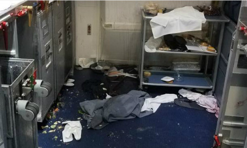 Hiện trạng vụ xô xát trên máy bay của hãng Delta. Ảnh: AP.