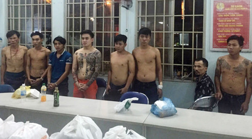 Nhóm giang hồ bị cảnh sát bắt. Ảnh: C.A.