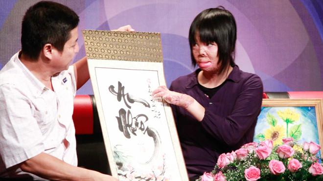 Cô gái bị chồng tẩm xăng đốt: 'Không còn hận chồng mà chỉ trách mình'