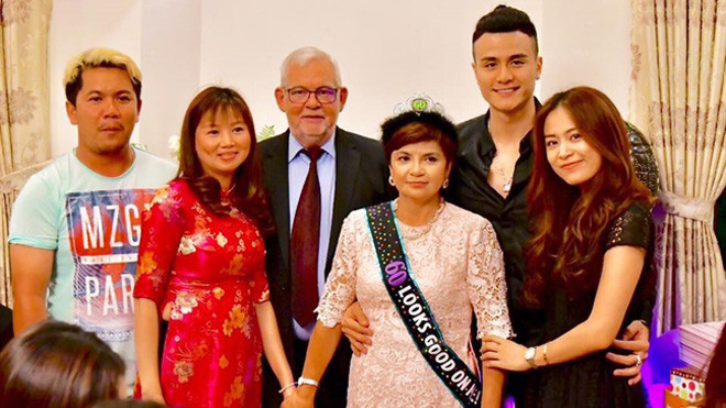 Hoàng Thùy Linh hạnh phúc cùng Vĩnh Thụy đón mừng sinh nhật mẹ bạn trai