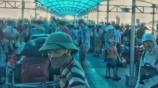 Hàng nghìn du khách đang mắc kẹt ở các tuyến đảo