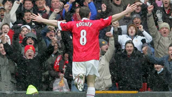 Khoảnh khắc anh chạy về phía các CĐV nhà sau khi ghi bàn vào lưới Newcastle năm 2005.