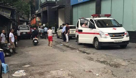 Hiện trường nơi xảy ra sự việc. Một người dân sống tại tòa nhà cho biết Lê Tính được đưa vào bệnh viện nhưng không qua khỏi. Ảnh: FB.