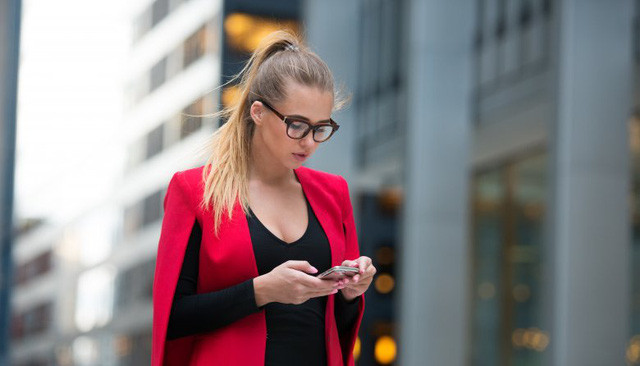 Điều gì sẽ xảy ra khi bạn chăm chú vào điện thoại suốt ngày?