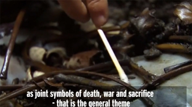 Lóa mắt nhìn xác chó sói 500 năm phủ đầy vàng ròng