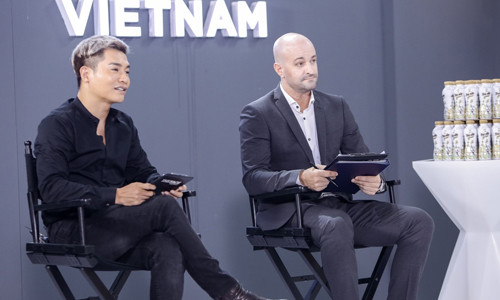 Ông Stefan Reicherstorfer – Giám đốc Khối Marketing Tập đoàn Tân Hiệp Phát đứng lớp Master Class cùng Host Nam Trung. Ông được biết đến là chuyên gia Marketing hàng đầu thế giới trong lĩnh vực hàng tiêu dùng.