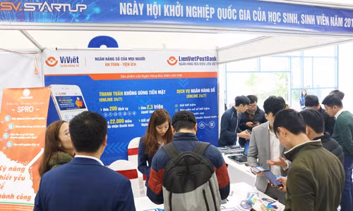 Gian hàng Ví Việt – Ngân hàng số của LienVietPostBank thu hút đông đảo học sinh, sinh viên và các bạn trẻ hưởng ứng tham gia