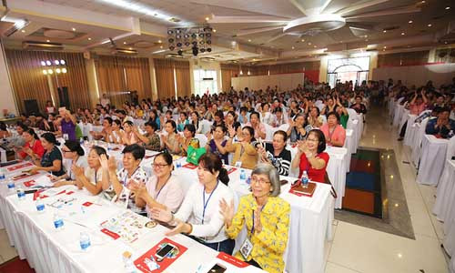 Hội thảo “Từ ăn sạch đến sống xanh” với sự có mặt của nhiều diễn giả khách mời uy tín đã thu hút hàng trăm người dân tham dự.