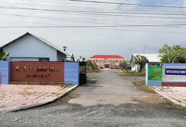 Xã Hồ Thị Kỷ (huyện Thới Bình, tỉnh Cà Mau) vào năm 1995 được cho là đã xác nhận lý lịch của ông Ngô Văn Khởi cho đổi từ dân tộc Kinh sang dân tộc Khmer.