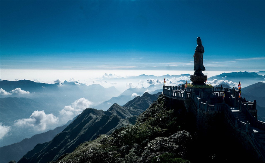 Làm sao để thoát nghèo và cái “phao cứu sinh” từ du lịch