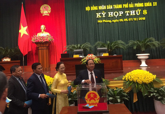 Đại biểu HĐND TP Hải Phòng bỏ phiếu bầu chức phó Chủ tịch HDND và UBND TP