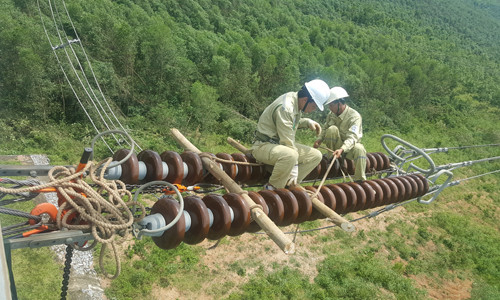 Trong giai đoạn 2008-2017, EVNNPT đã nỗ lực giảm tổn thất lưới điện từ 3.14 % năm 2008 xuống còn 2.45 % năm 2017.