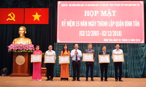 2 tập thể và 4 cá nhân nhận bằng khen Thủ tướng Chính phủ nhân kỉ niệm 15 năm thành lập quận Bình Tân