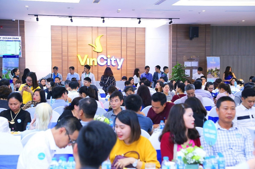 Hơn 3.000 khách hàng và nhà đầu tư đã tham gia bốc thăm trúng thưởng cuối tuần qua – một con số đáng mơ ước trên thị trường bất động sản thời điểm này