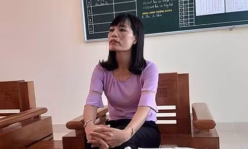 Hiệu trưởng trường THCS Duy Ninh. . 