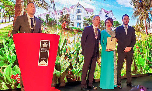 Đại diện Vinhomes nhận giải thưởng “Bất động sản tốt nhất thế giới” 2018 do IPA trao tặng