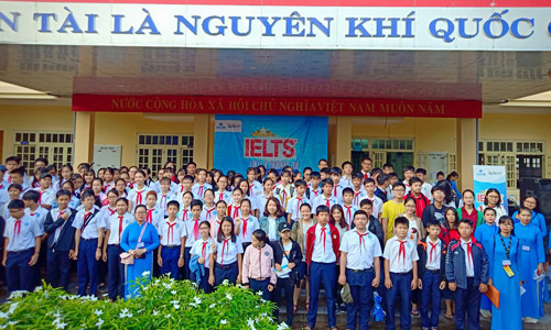 Đông đảo thí sinh tham gia dự thi