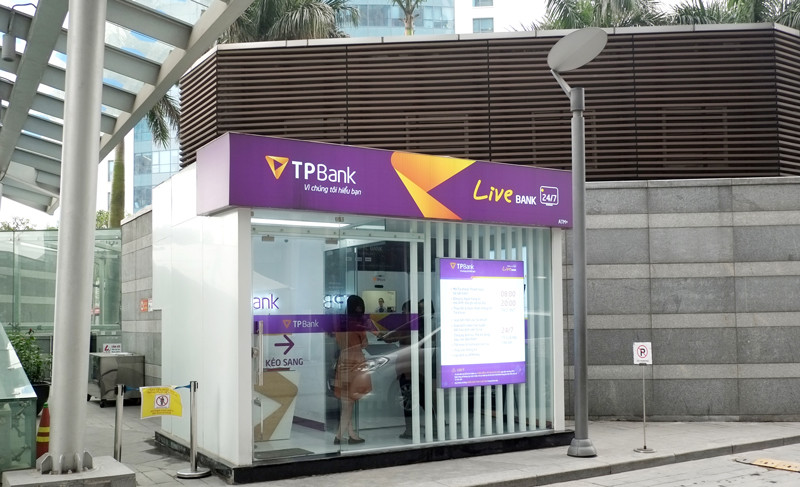 Ngân hàng tự động LiveBank giúp khách hàng có thể mở ngay tiết kiệm điện tử, nhận tiền mặt, có nhân viên hỗ trợ vào bất kì thời điểm nào vô cùng tiện ích