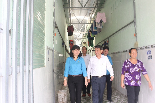 Lãnh đạo tỉnh Bình Dương thăm nhà trọ công nhân