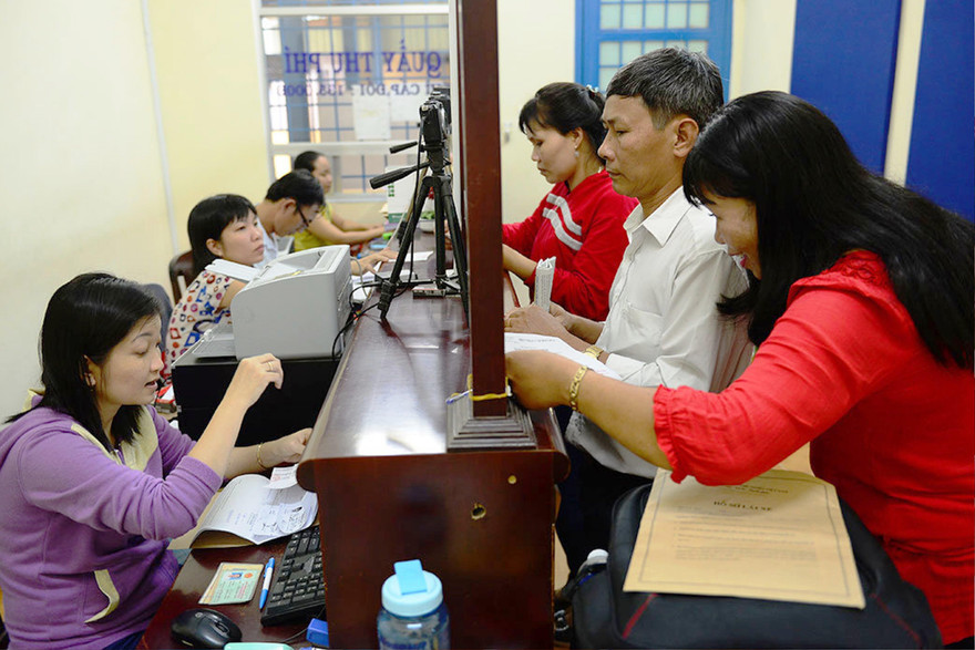 Từ quý 2/2019, TPHCM tạm ngưng chi trả thu nhập tăng thêm cho cán bộ công chức để sửa đổi bổ sung quy định đánh giá, phân loại cán bộ công chức về hiệu quả công việc