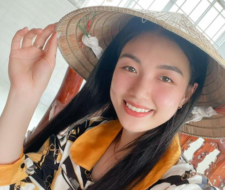 Ngắm nhan sắc khả ái hoa khôi bóng chuyền Trương Mộng Kha