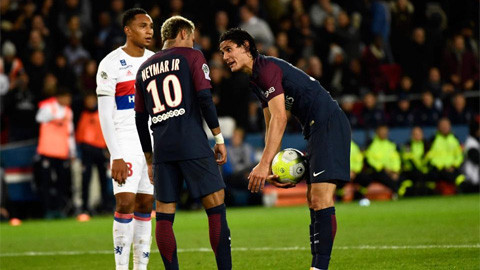 'Nội chiến' Paris: Neymar bỏ theo dõi Cavani trên mạng xã hội
