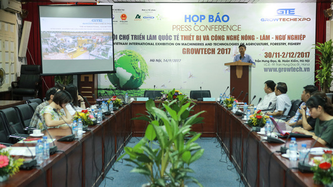 Quang cảnh buổi họp báo.